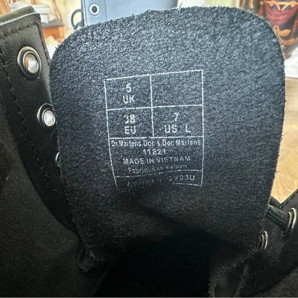 DR. MARTENS 11821 Original Boots - Picture 5 of 9